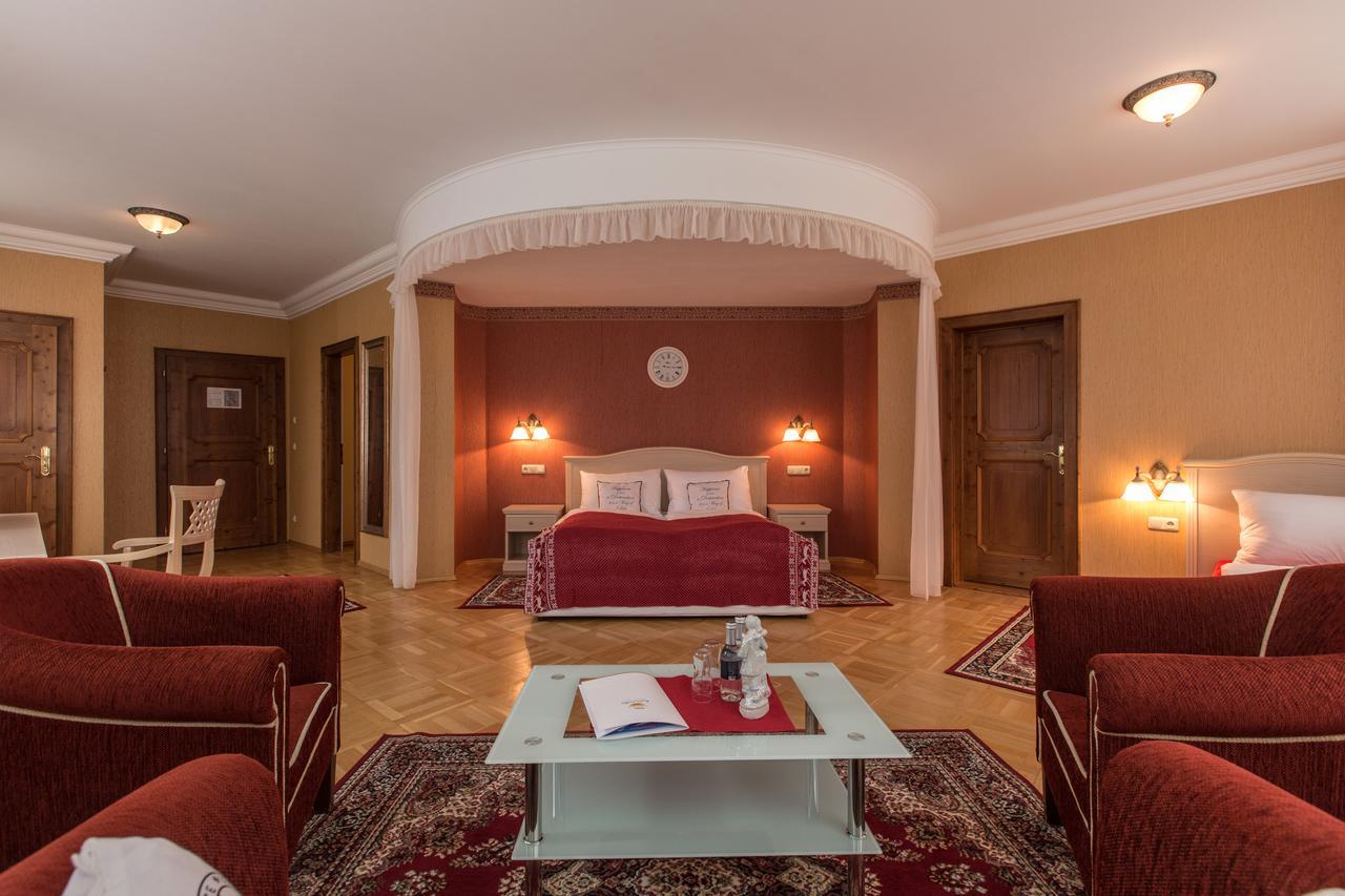 Hotel Kaiservilla Хайлигенблут Экстерьер фото